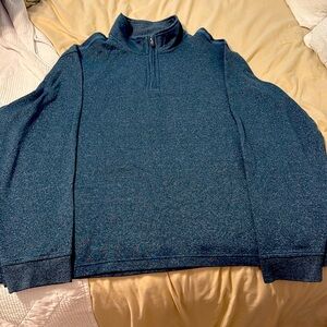 VanHuesen 1/4 zip pullover.